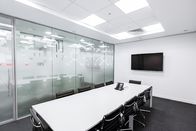 El espacio de oficina moderno las divisiones permanentes libres de la oficina del marco de aluminio divide/de la construcción