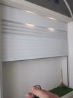 Puerta de garaje de aluminio contemporáneo automática con persiana de rodillo doble plegable
