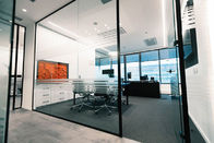 Paredes de división de cristal interiores de la pared de aluminio moderna para las oficinas